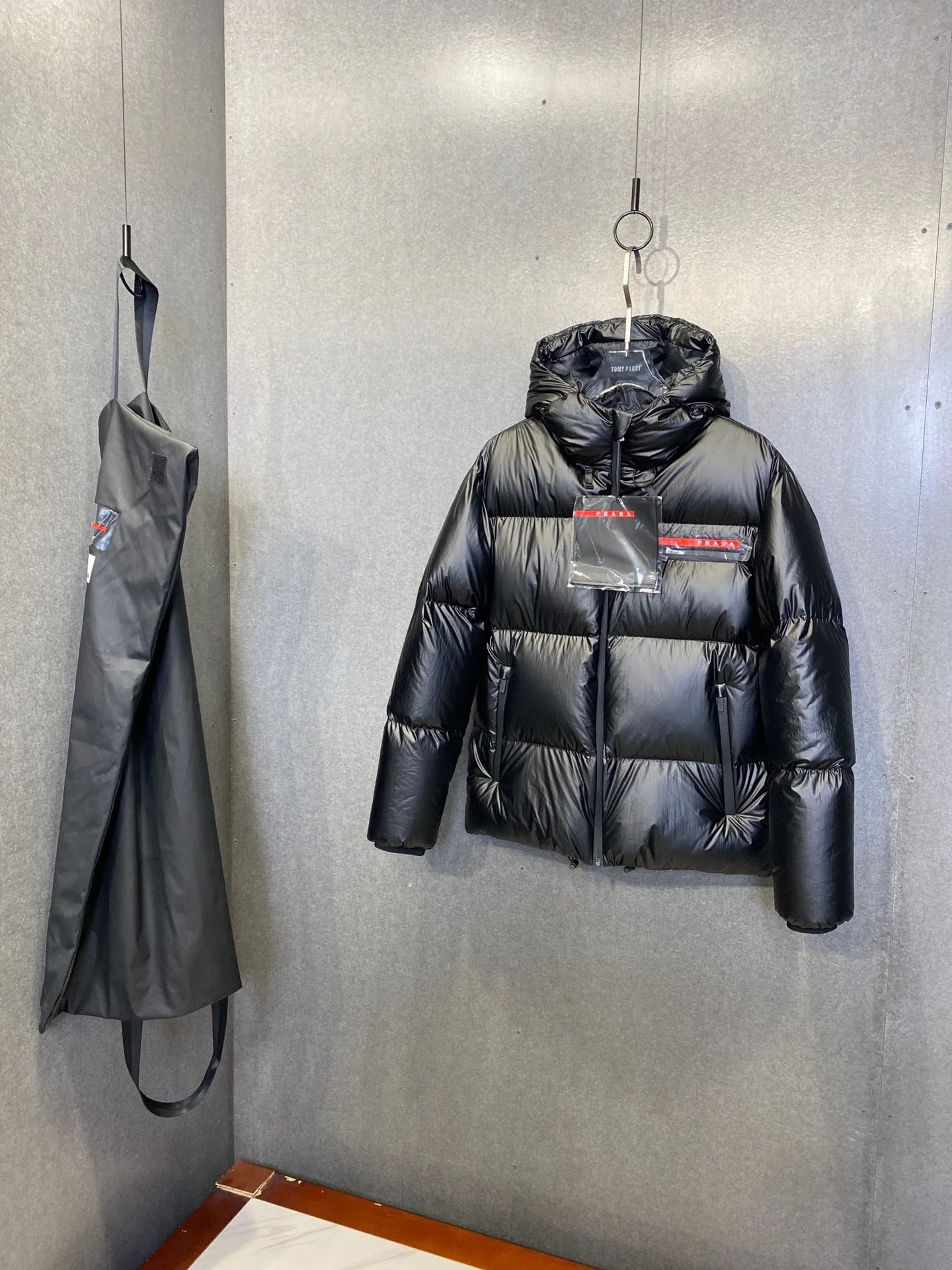 CLTH275 Light Nylon convertible down jacket for Men