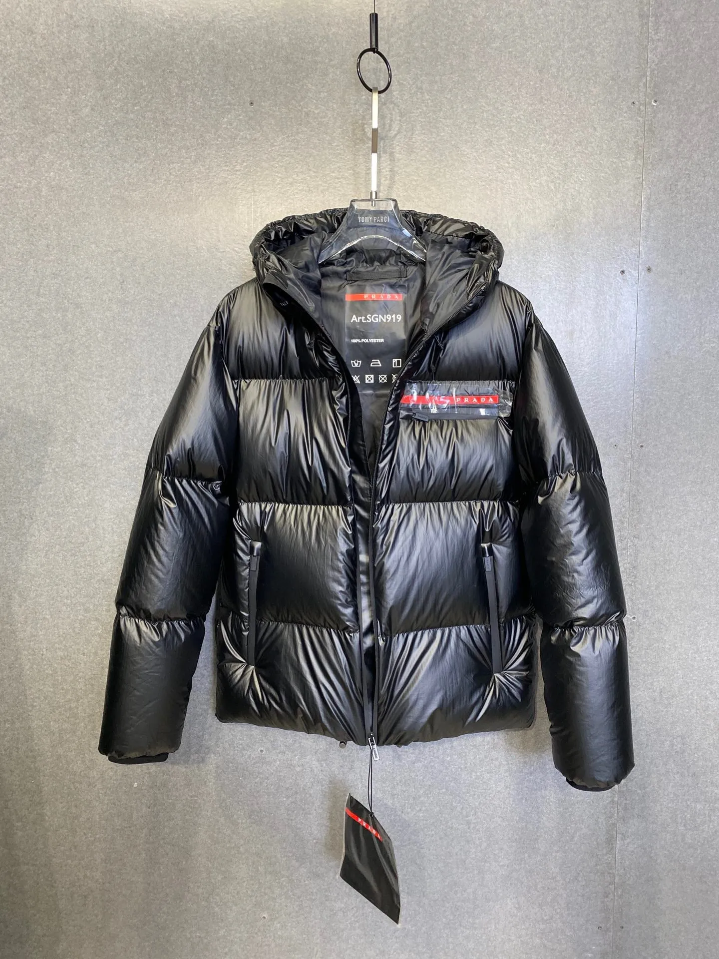 CLTH275 Light Nylon convertible down jacket for Men